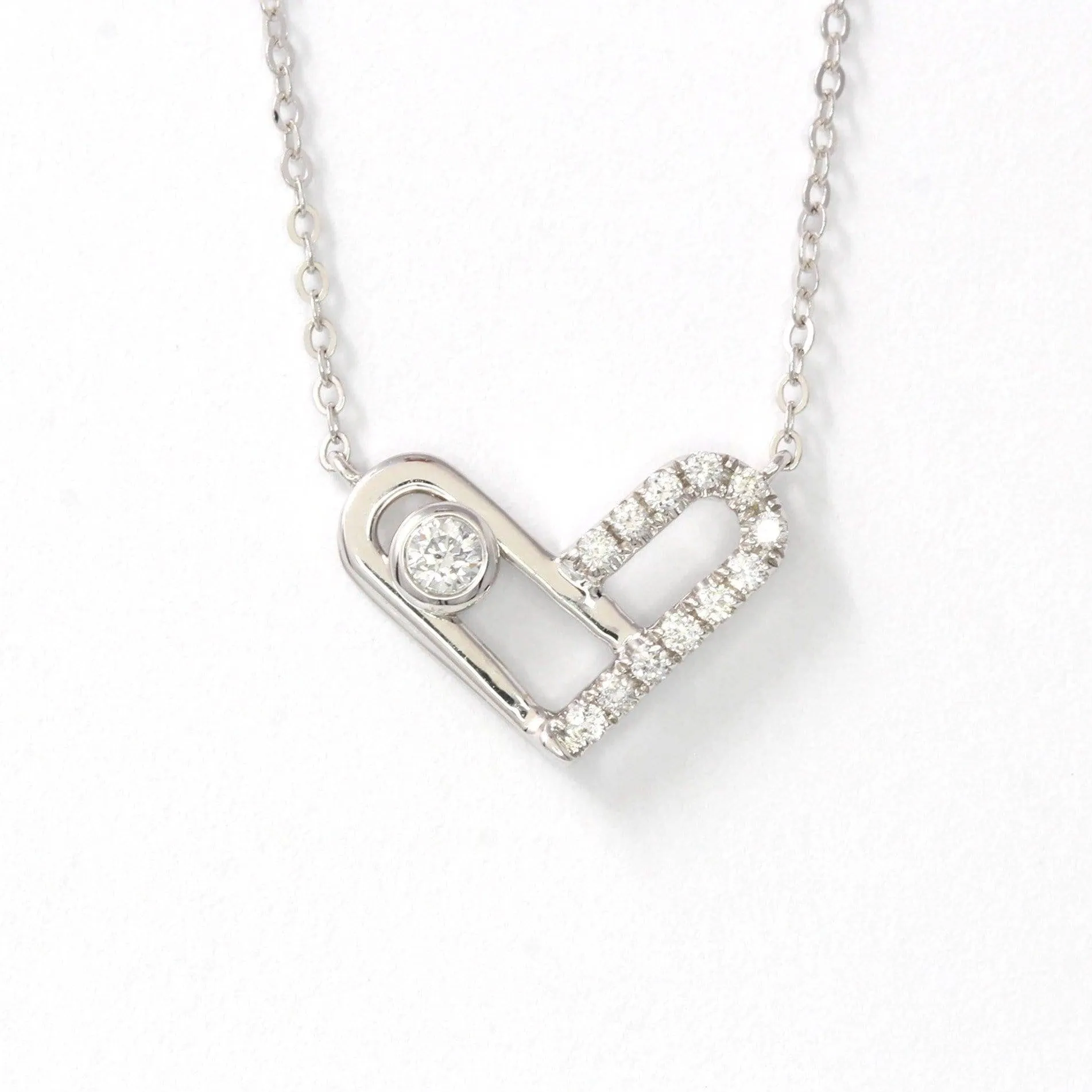 18k White Gold Diamond Accented Pendant Heart Necklace