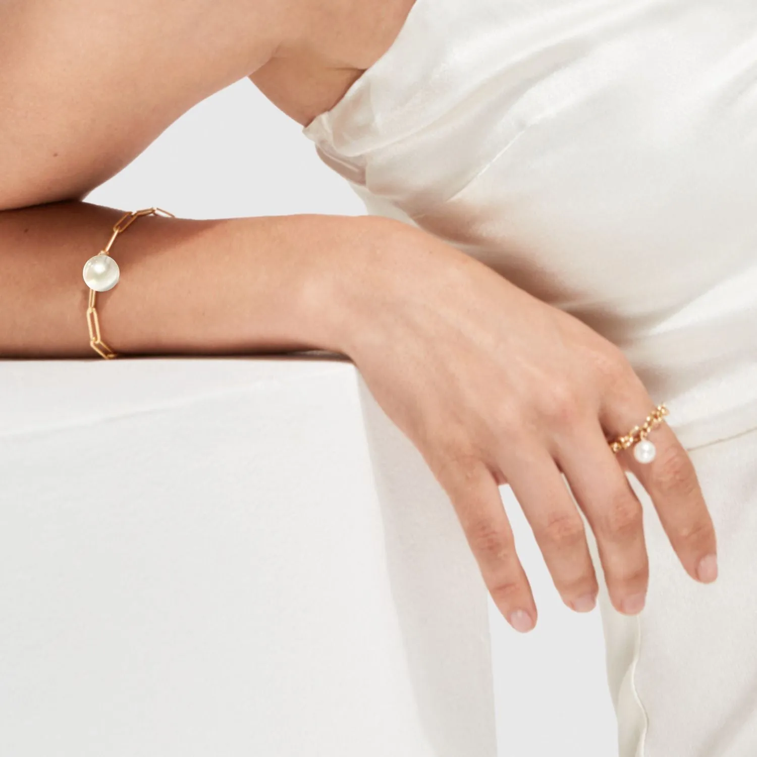 AETIA LARGE PEARL CHAIN BRACELET