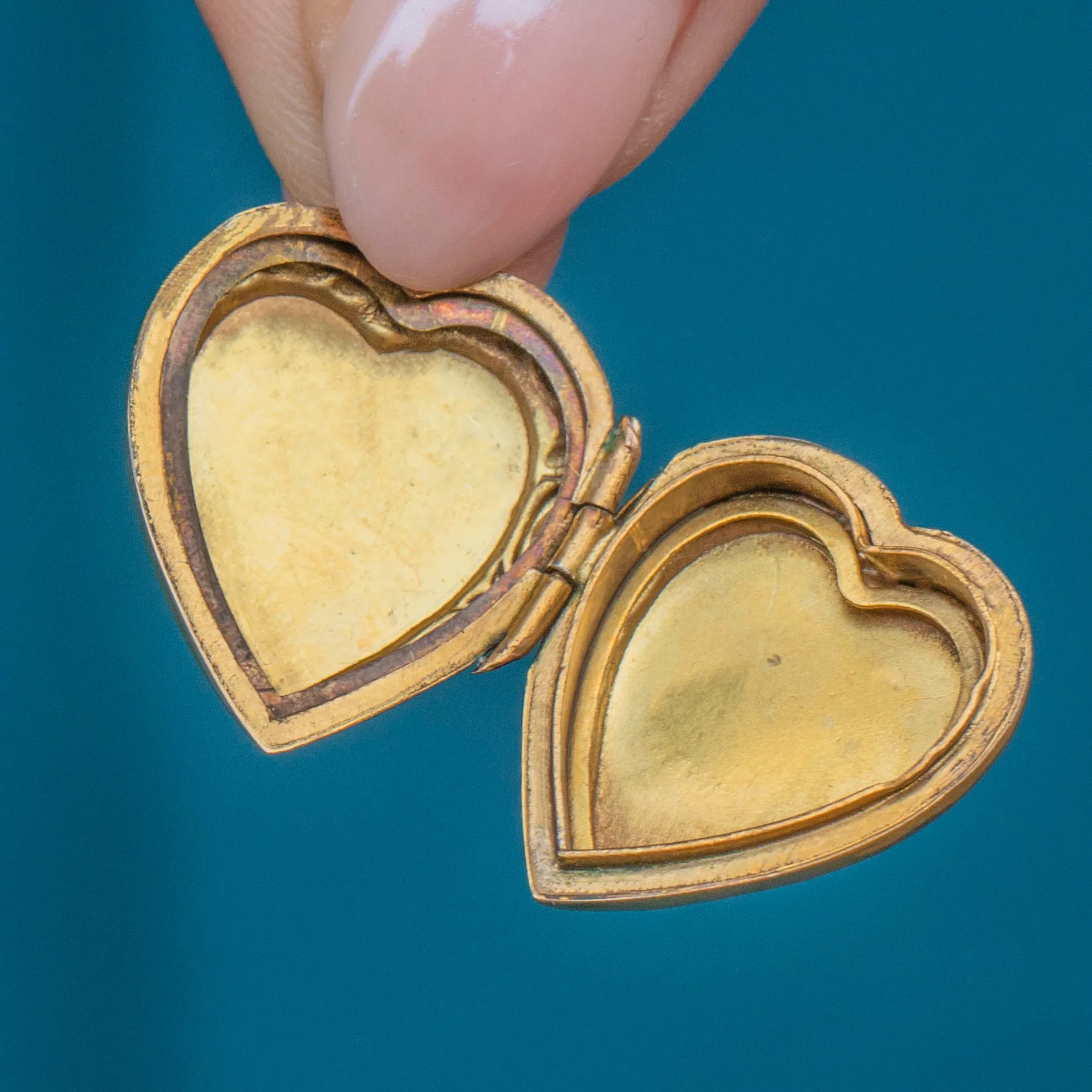 Antique 9ct Gold Engraved Heart Locket