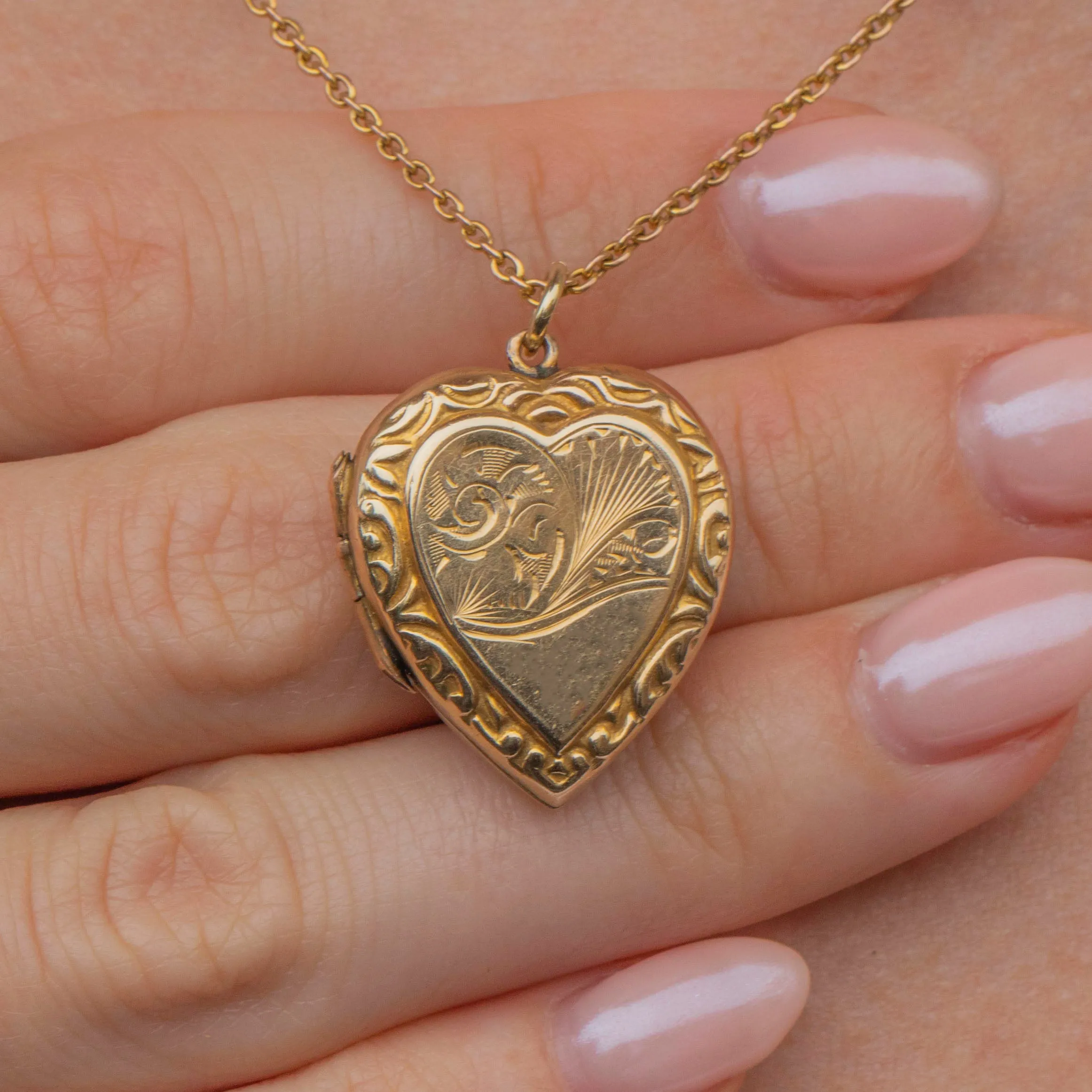 Antique 9ct Gold Engraved Heart Locket