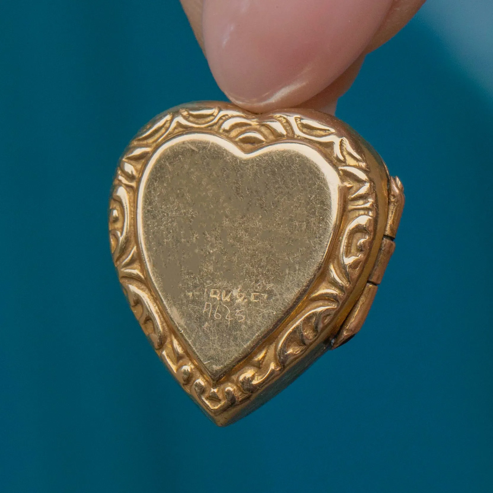 Antique 9ct Gold Engraved Heart Locket