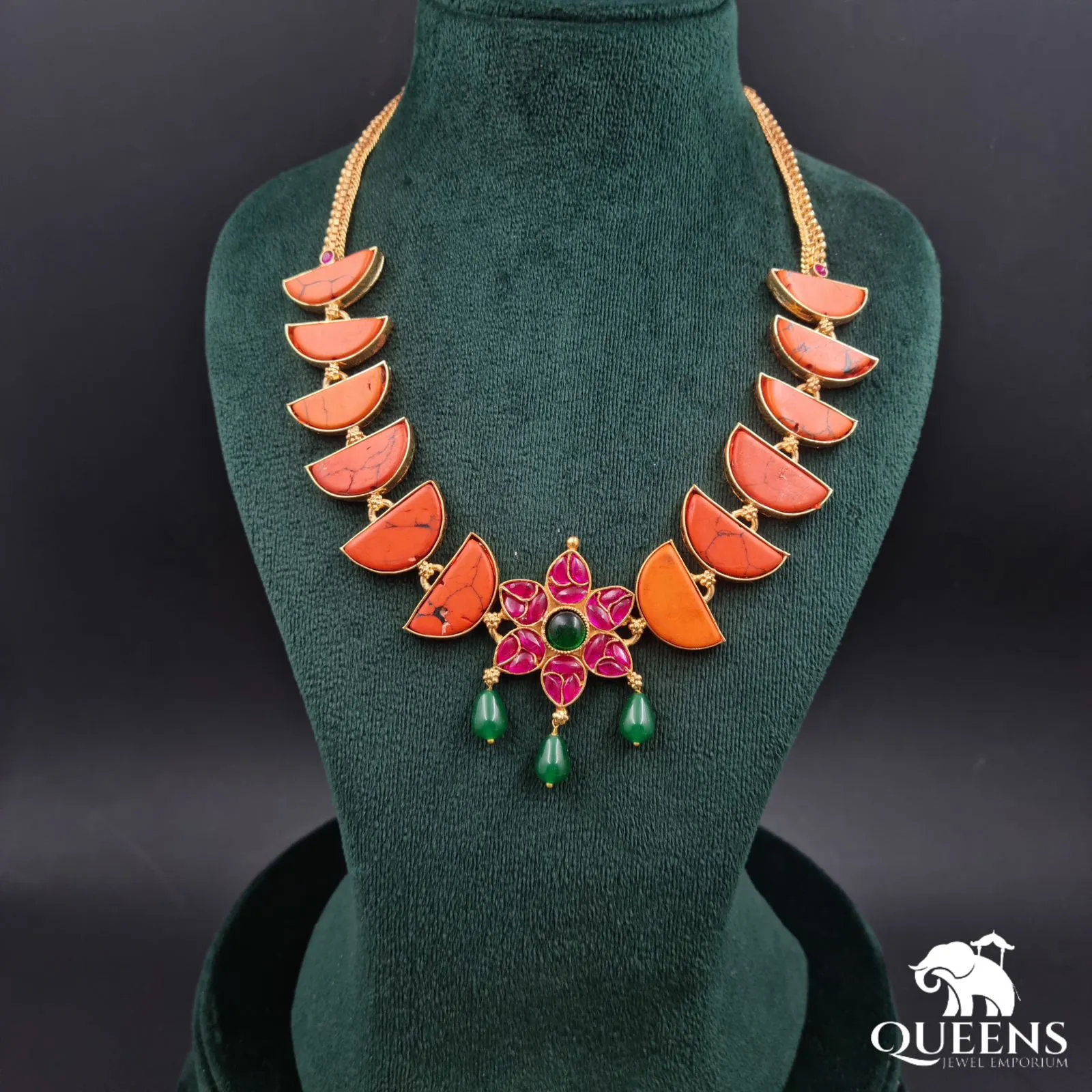 DHAYALINI KEMP NECKLACE