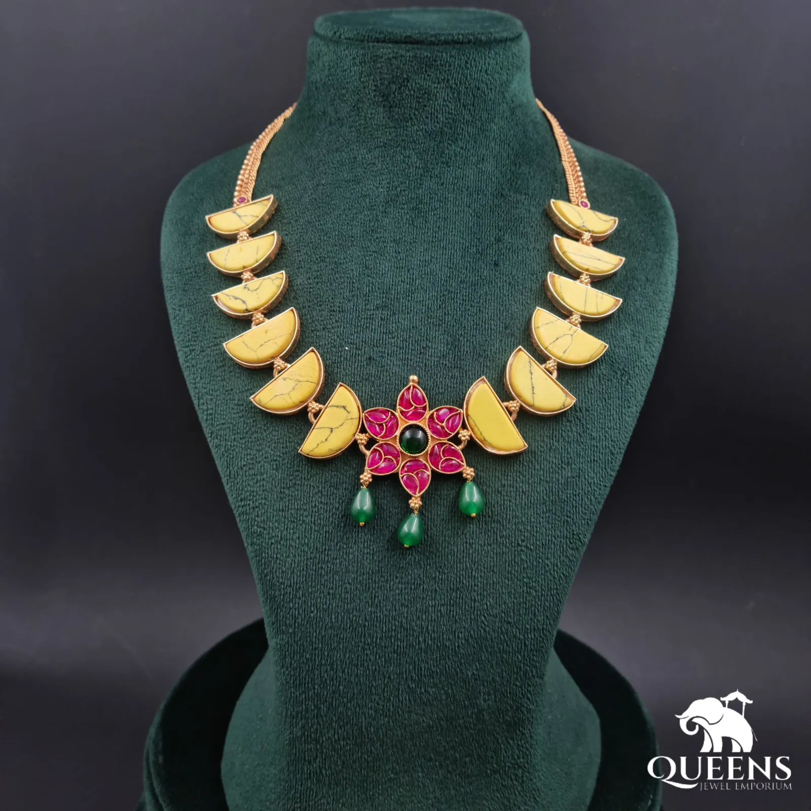 DHAYALINI KEMP NECKLACE