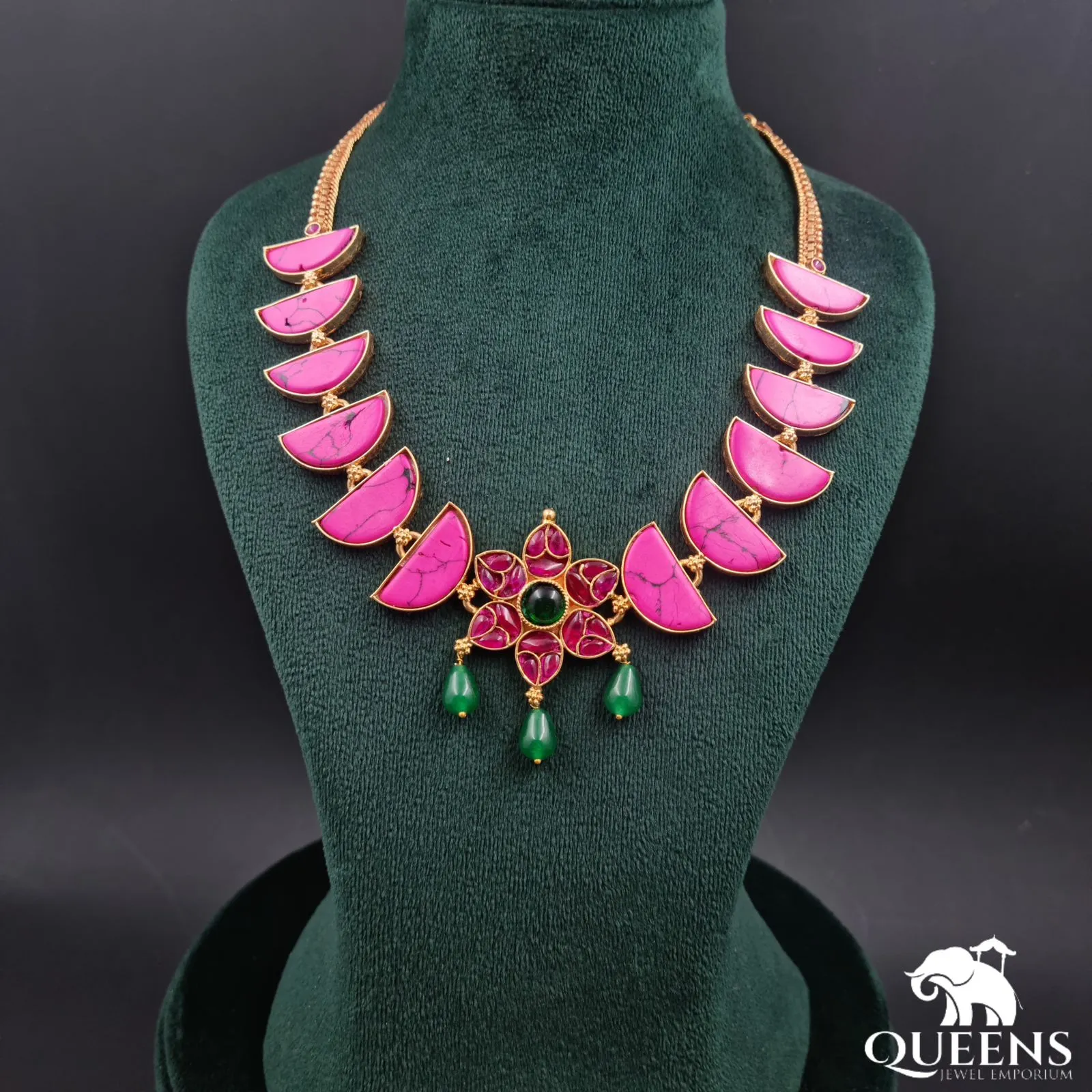 DHAYALINI KEMP NECKLACE