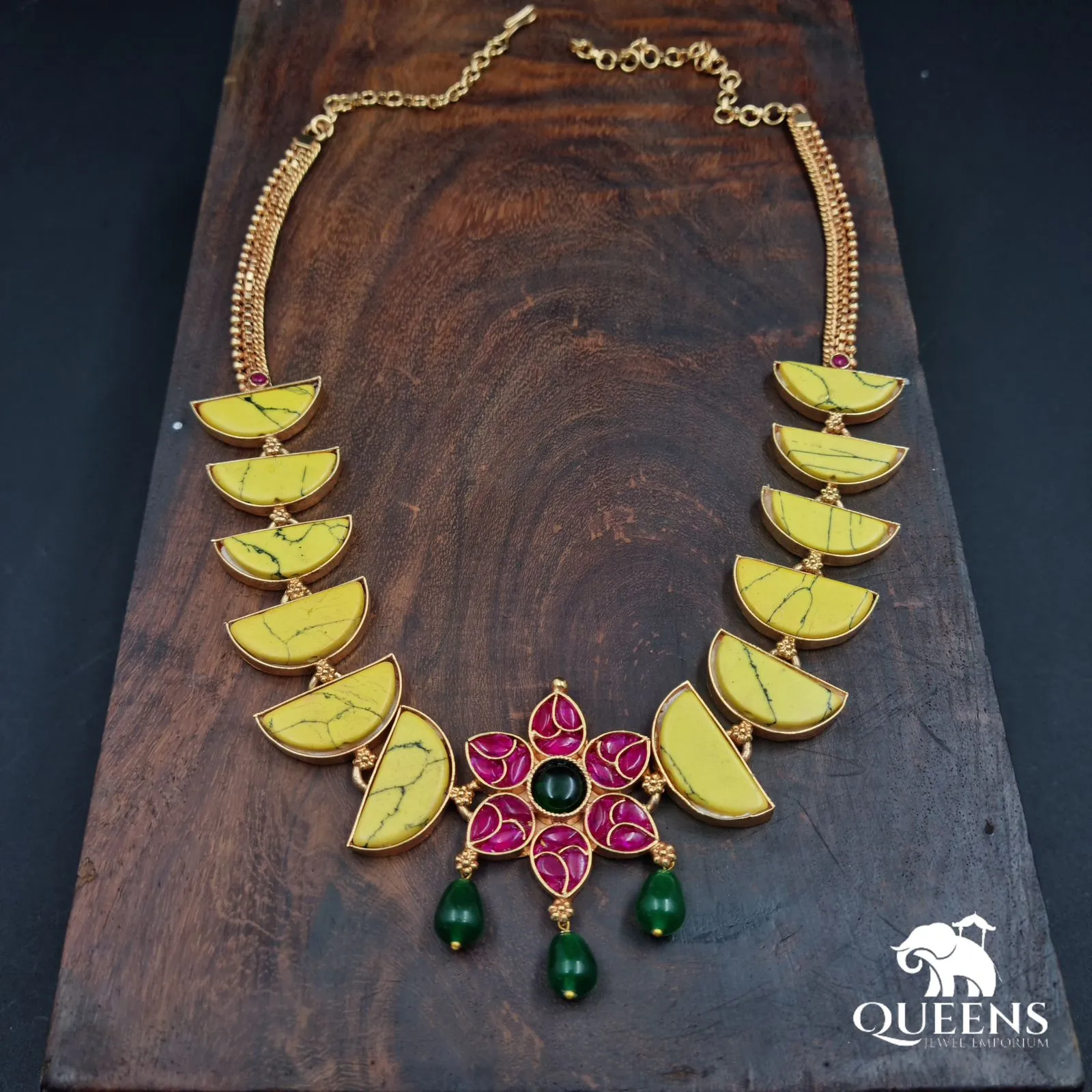 DHAYALINI KEMP NECKLACE