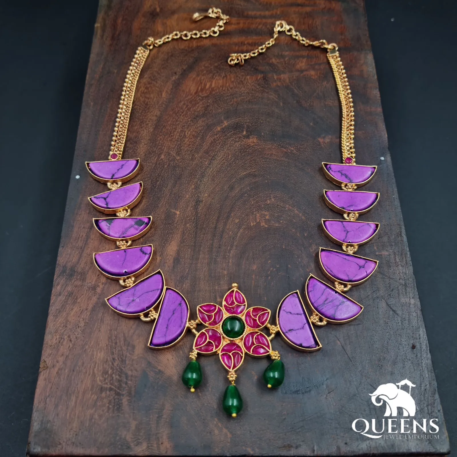 DHAYALINI KEMP NECKLACE