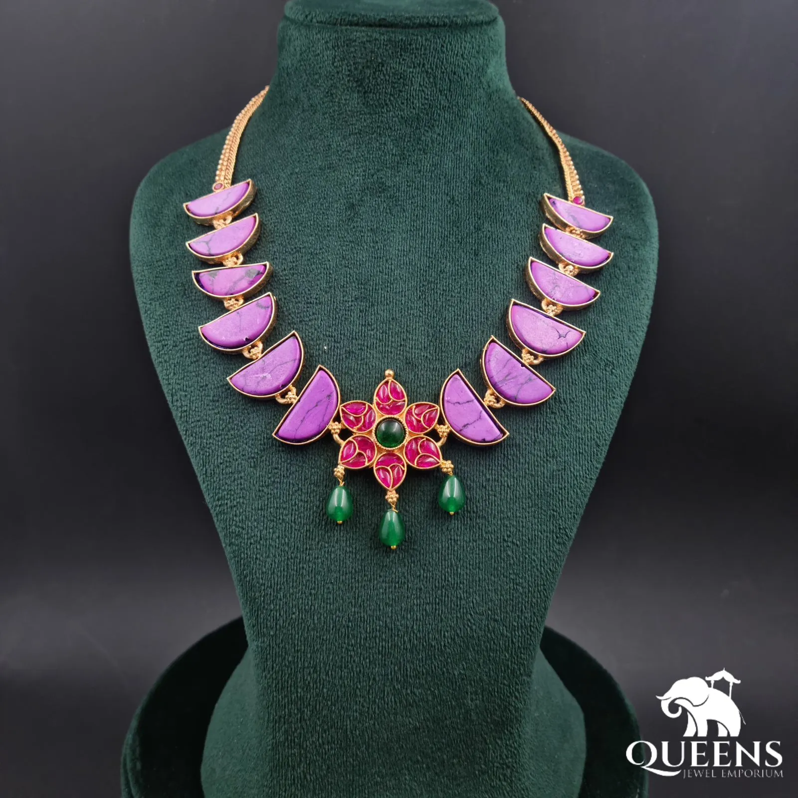 DHAYALINI KEMP NECKLACE