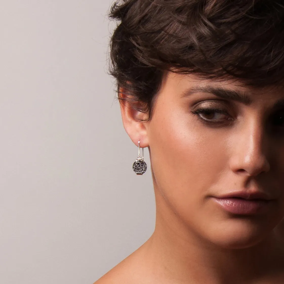 DRUZY PENDULUM EARRING