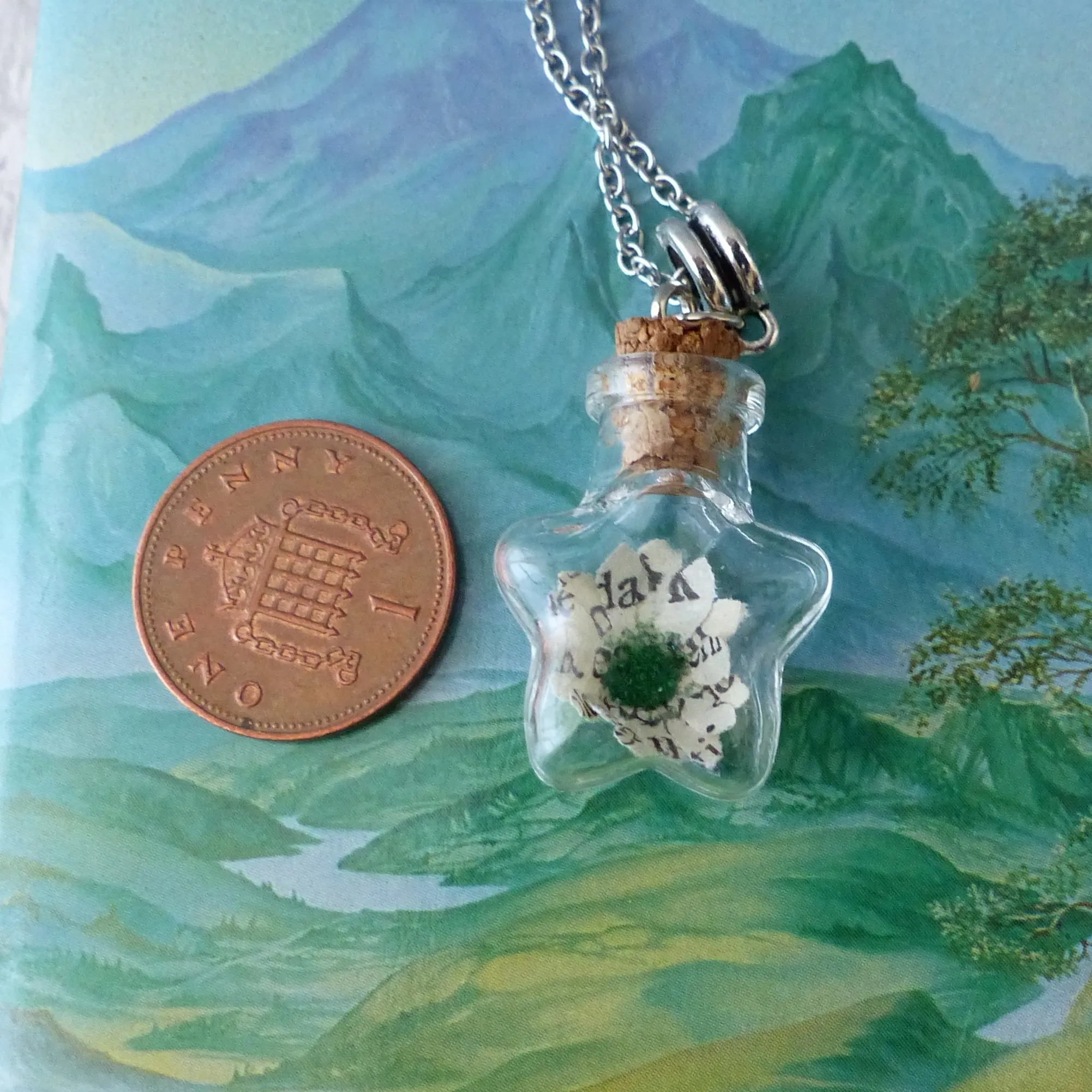 Fellowship of the rings daisy in star bottle necklace