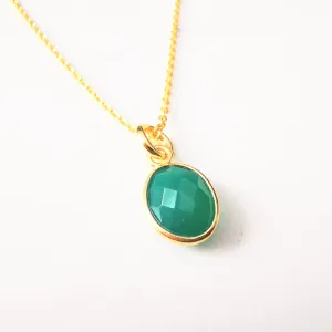 Gold Green Oval Onyx Pendant Necklace