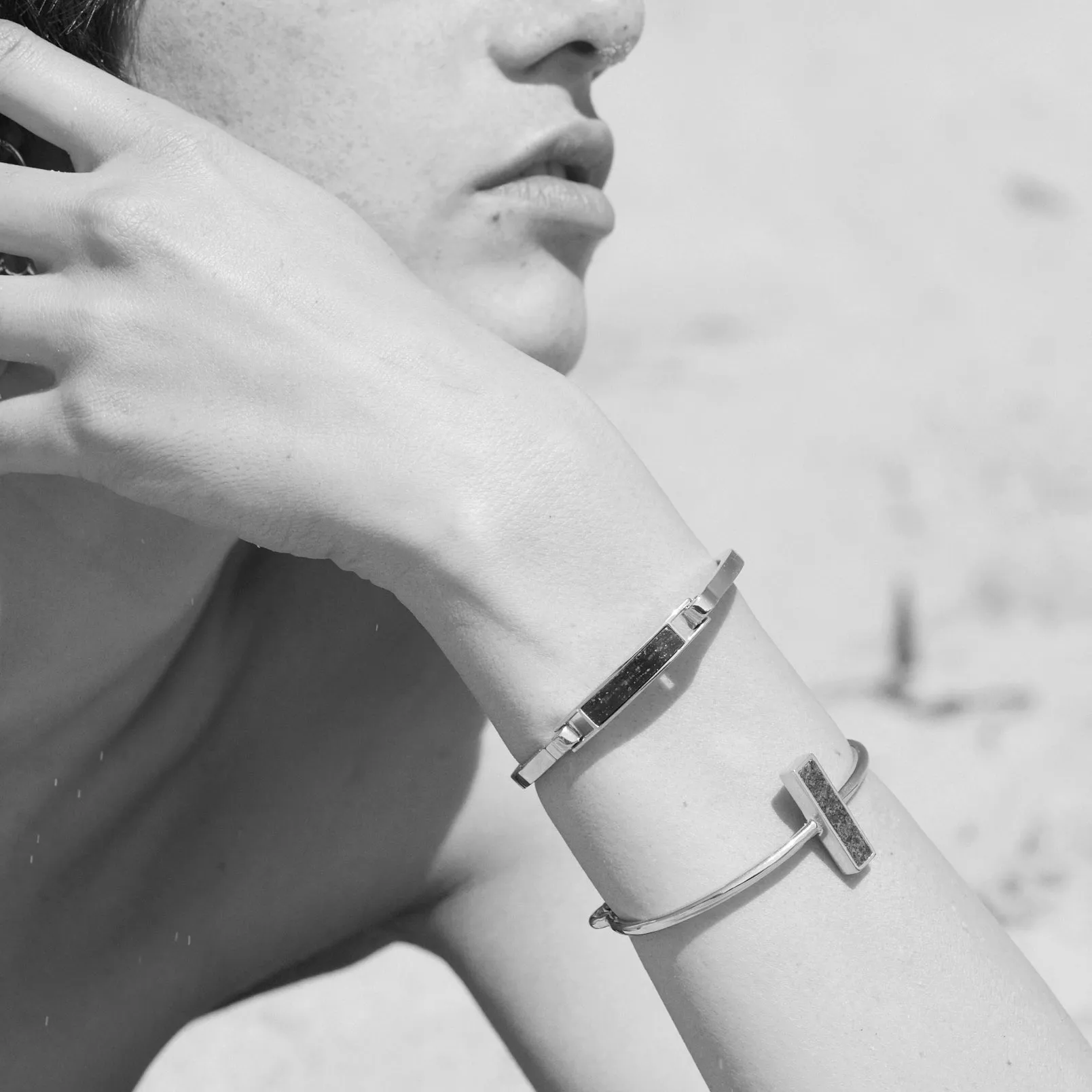 INLAID PLATE BRACELET - CARNELIAN