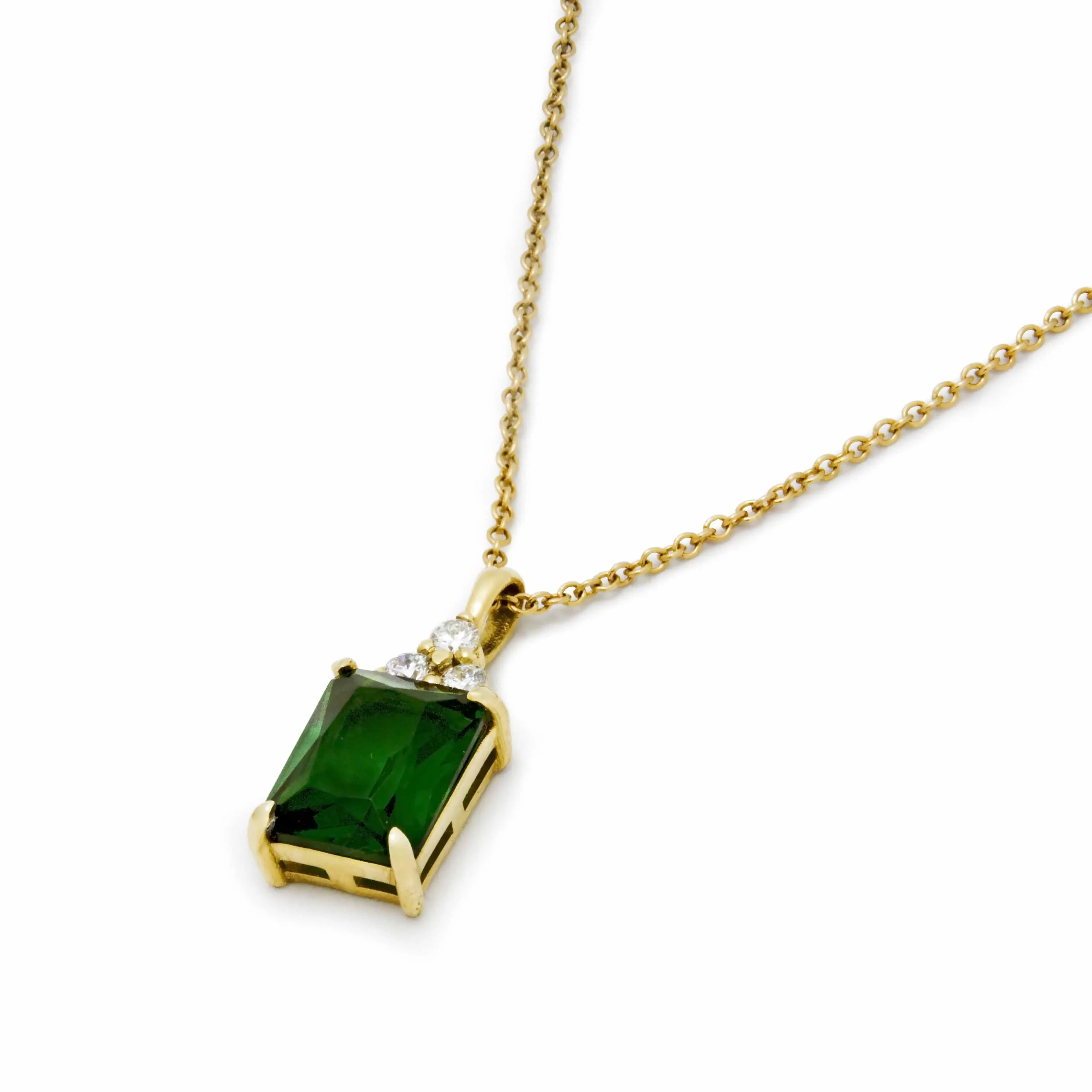 NG4792 Elegant Gold Emerald and Diamond Pendant Necklace