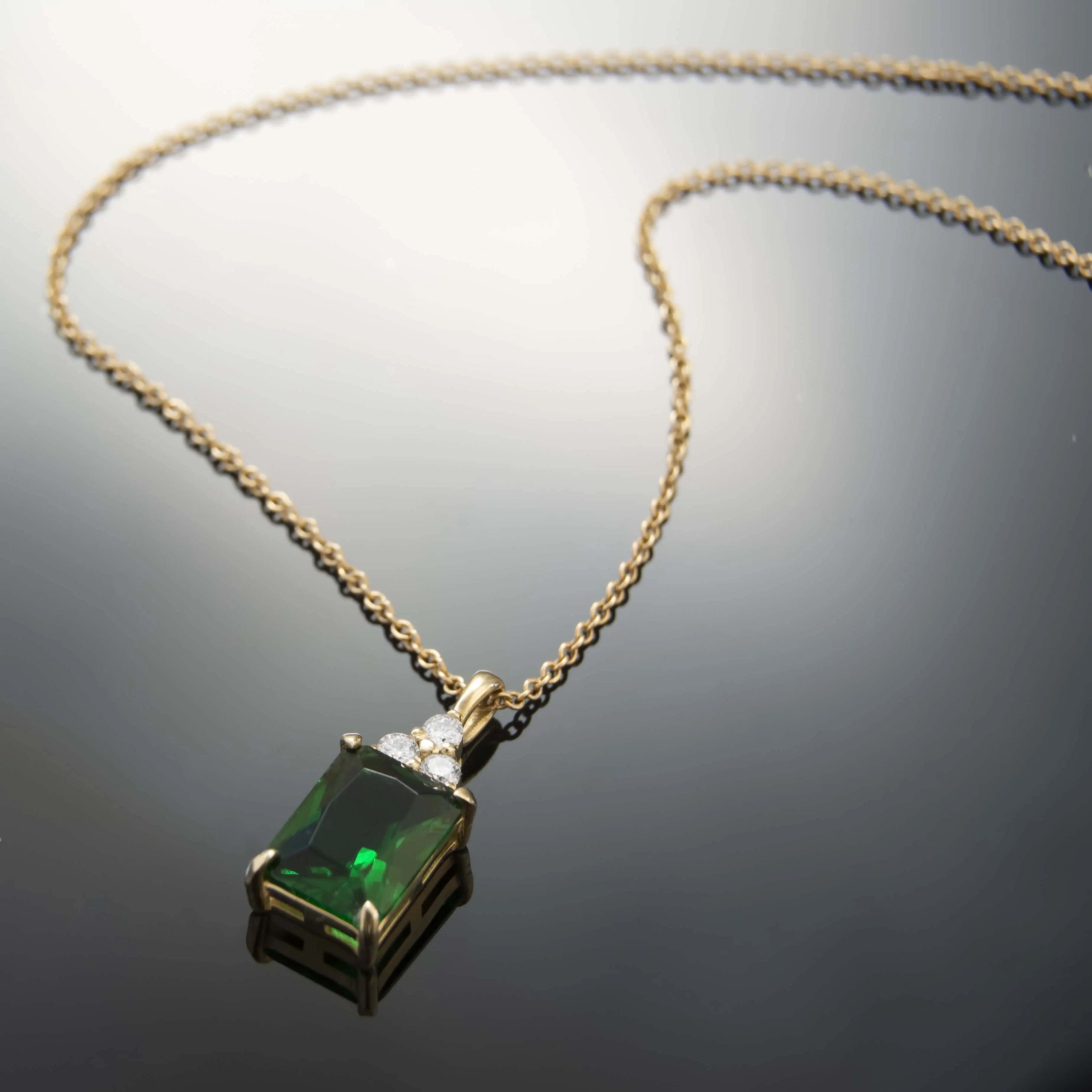 NG4792 Elegant Gold Emerald and Diamond Pendant Necklace