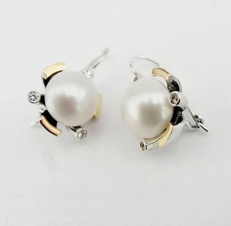 Round 10mm white Pearl inlaid in textured solid Sterling Silver and gold.
