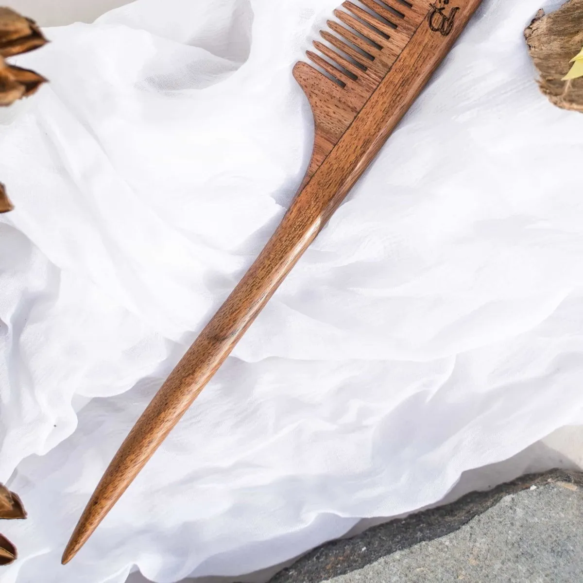 Tail Rosewood / Sheesham Comb