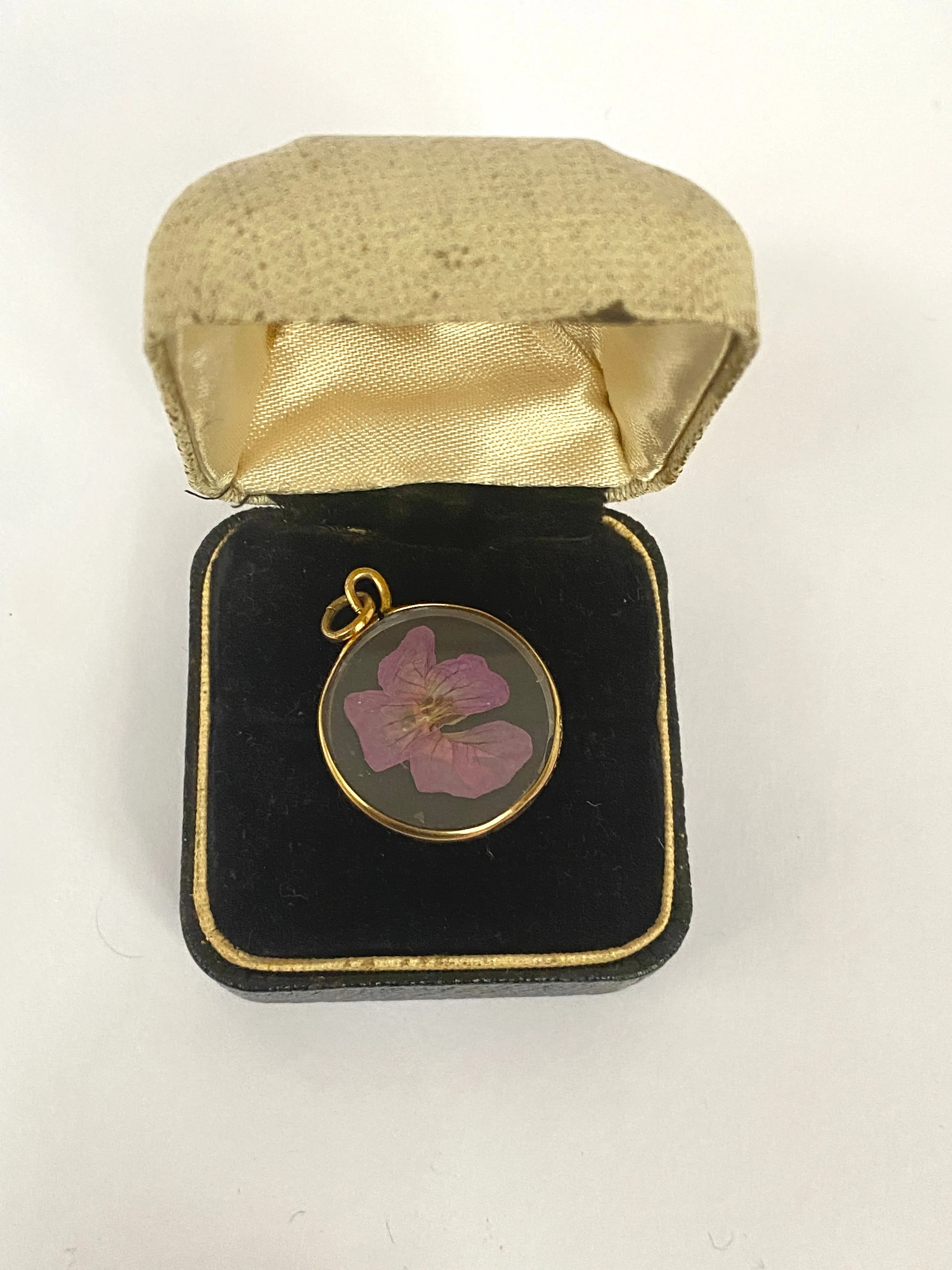 Victorian, Antique, 9ct Gold Pendant with Pansy, Hallmarked for 9ct Gold, Chester, 1899